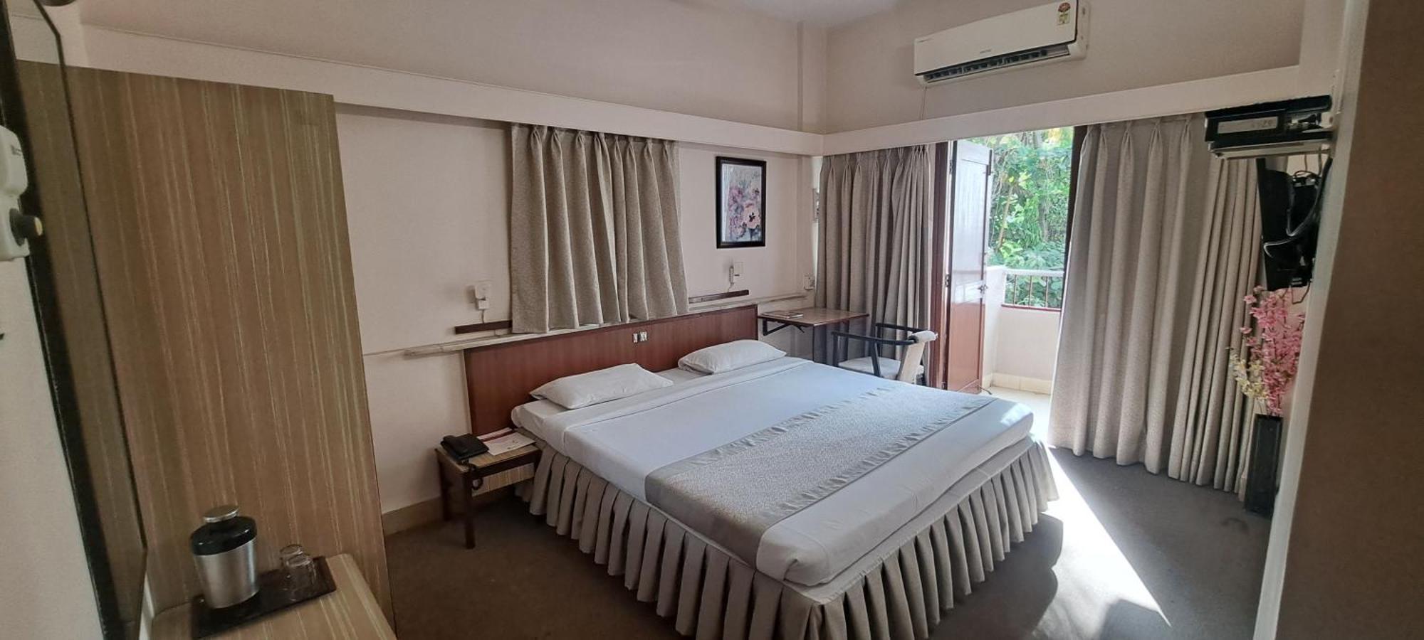 Hotel Swaroop Pune Zewnętrze zdjęcie