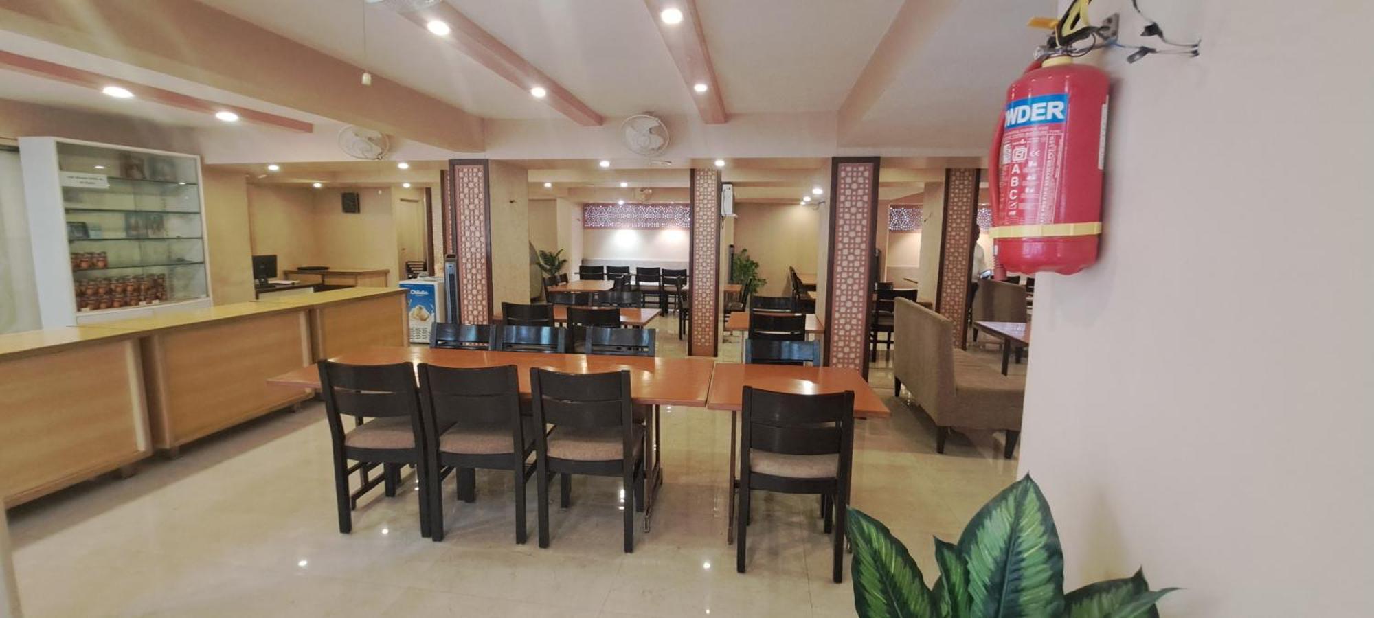 Hotel Swaroop Pune Zewnętrze zdjęcie