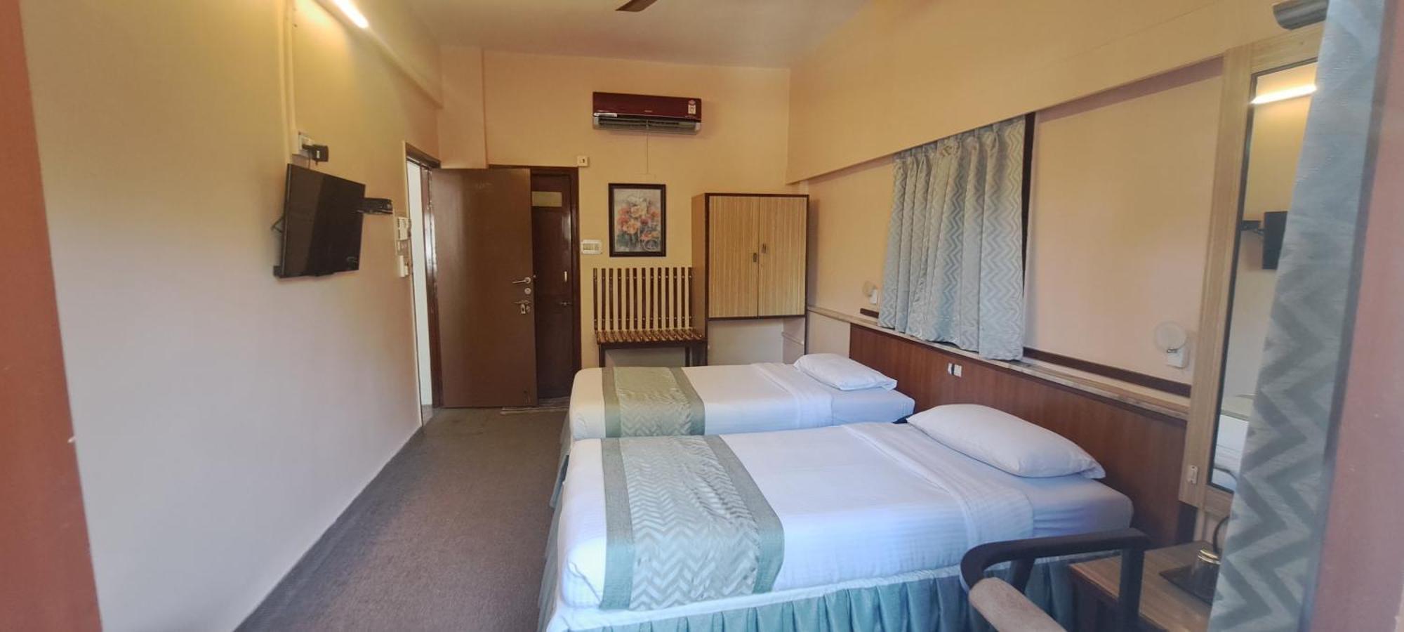 Hotel Swaroop Pune Zewnętrze zdjęcie