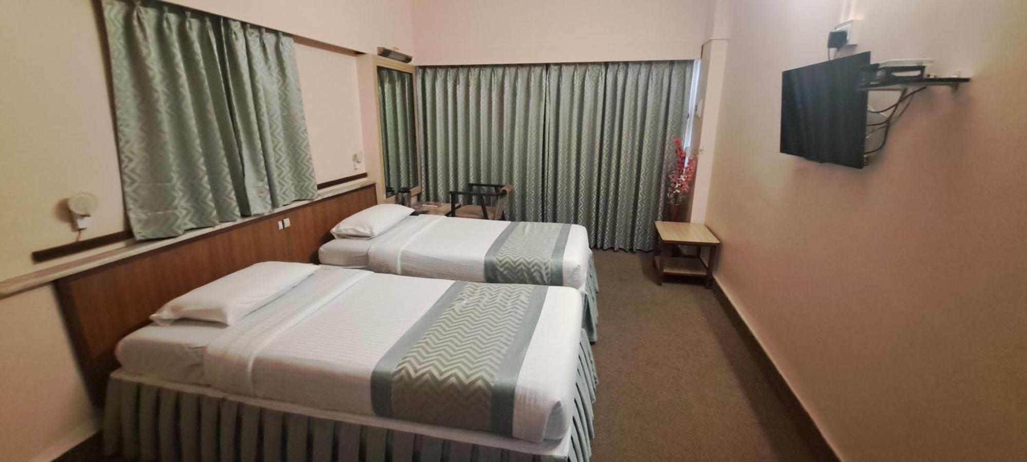 Hotel Swaroop Pune Zewnętrze zdjęcie