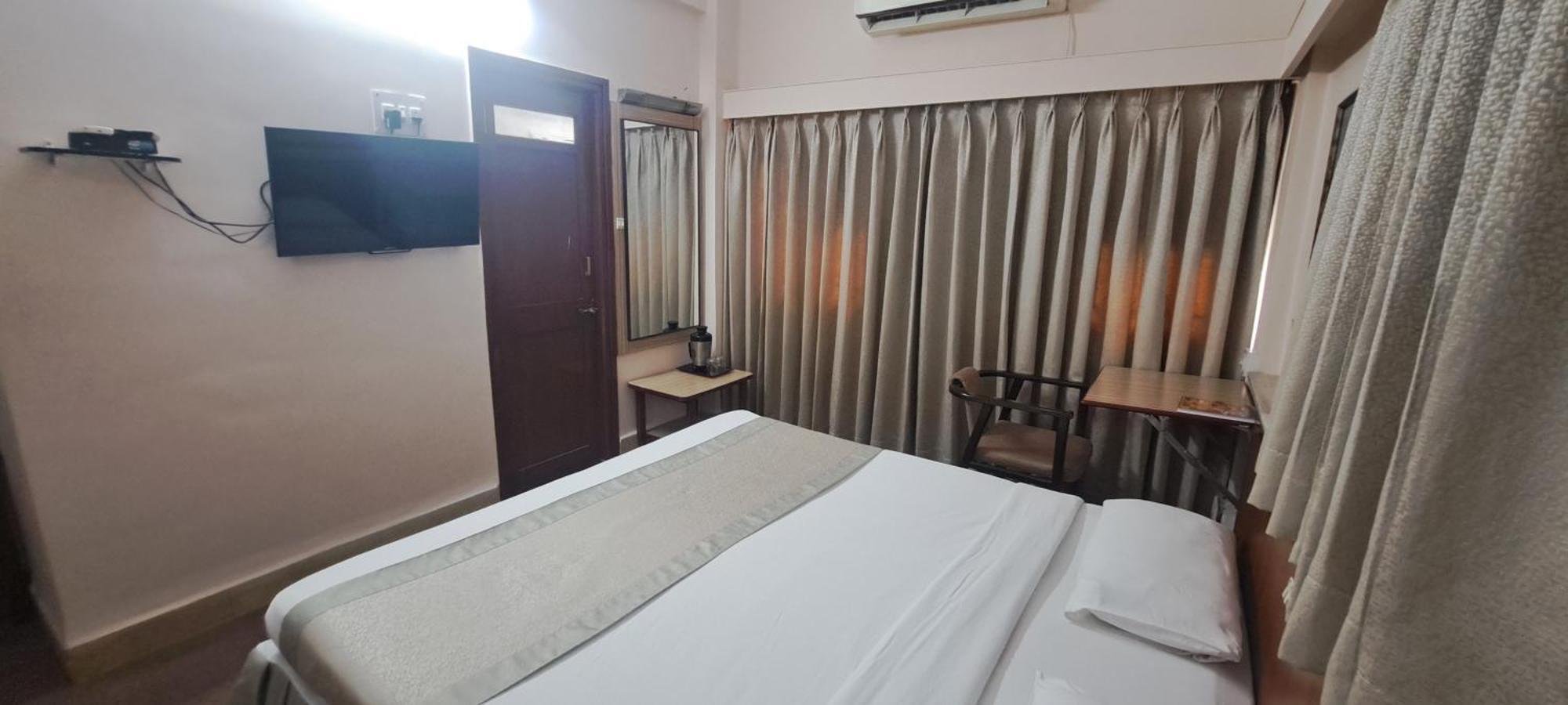 Hotel Swaroop Pune Zewnętrze zdjęcie