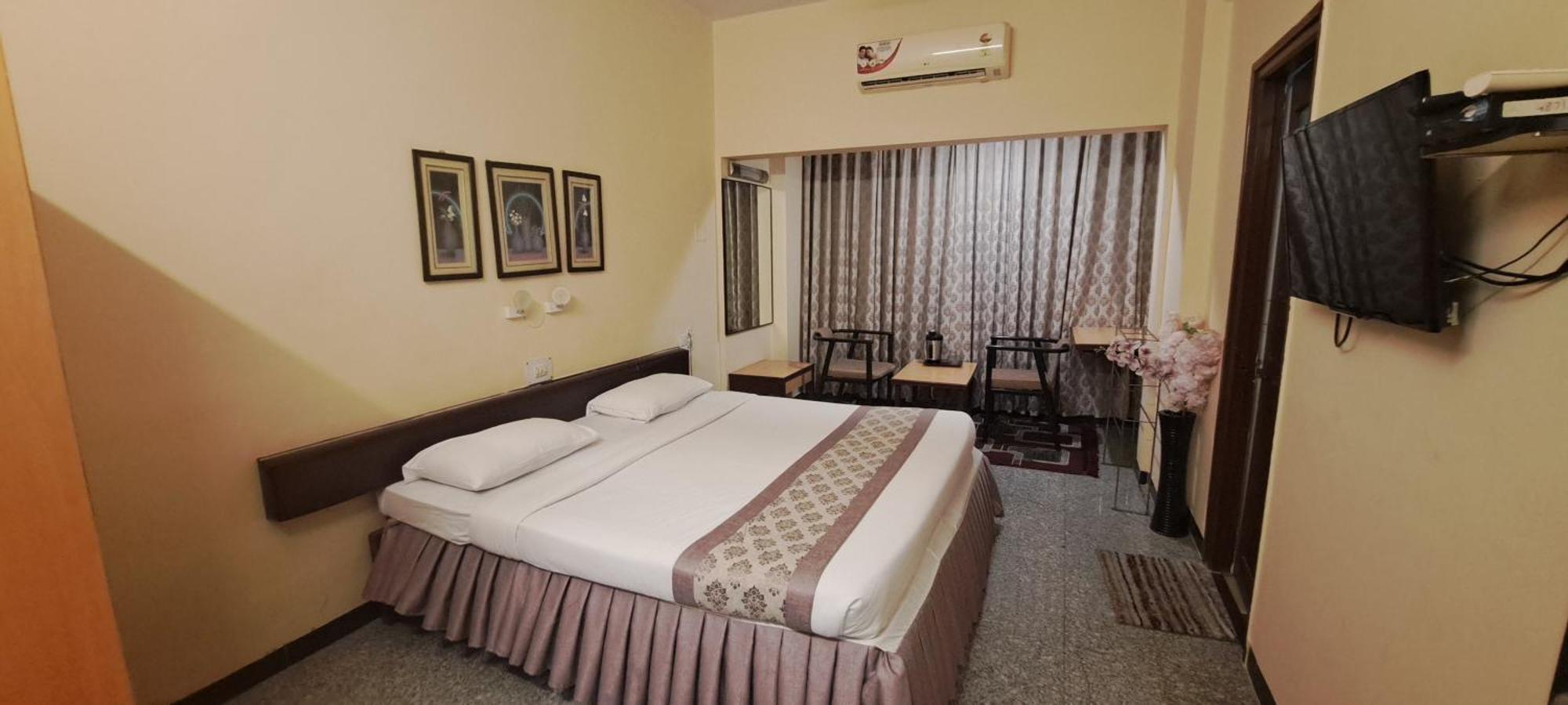 Hotel Swaroop Pune Zewnętrze zdjęcie