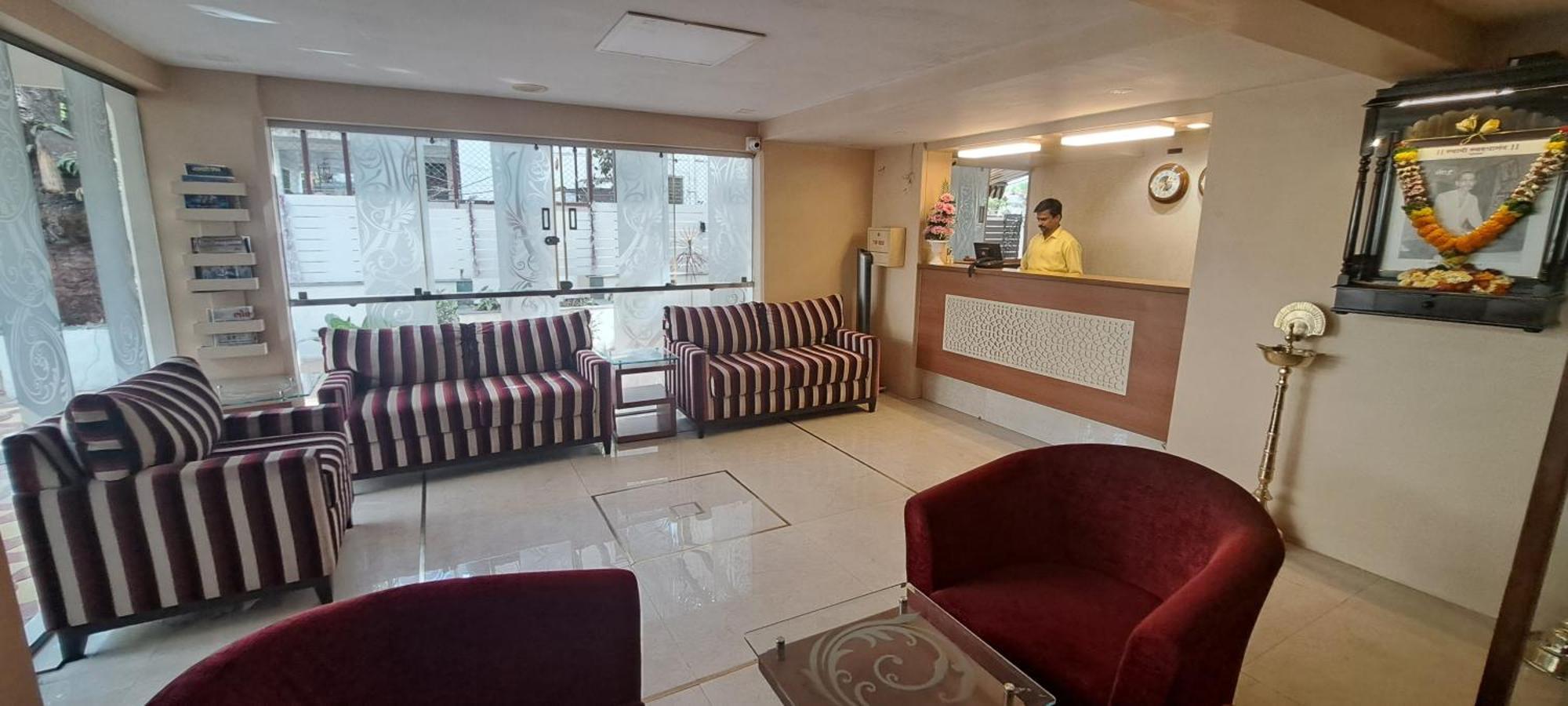 Hotel Swaroop Pune Zewnętrze zdjęcie