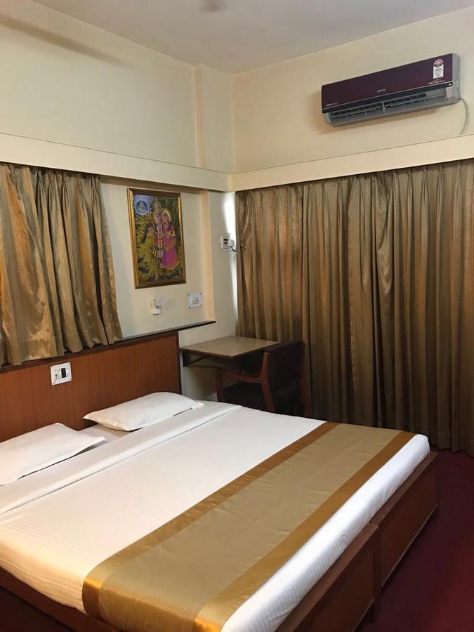 Hotel Swaroop Pune Zewnętrze zdjęcie