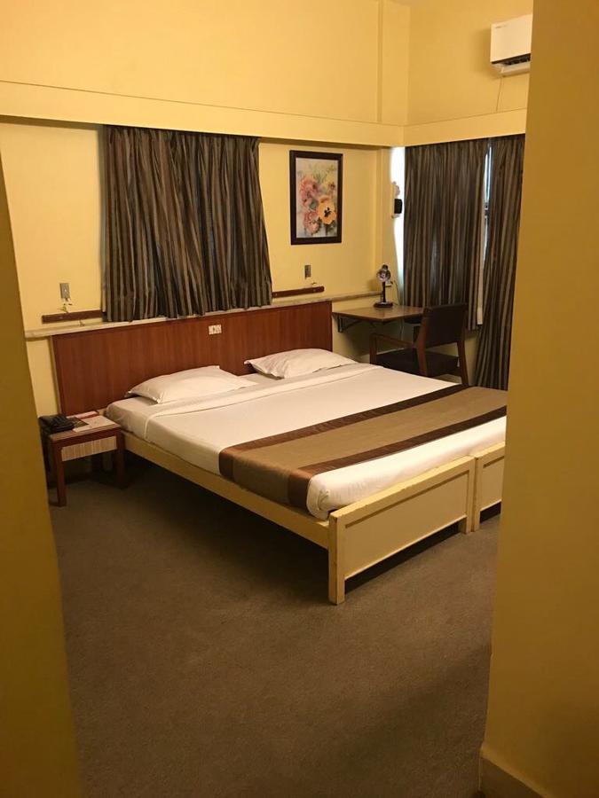 Hotel Swaroop Pune Zewnętrze zdjęcie
