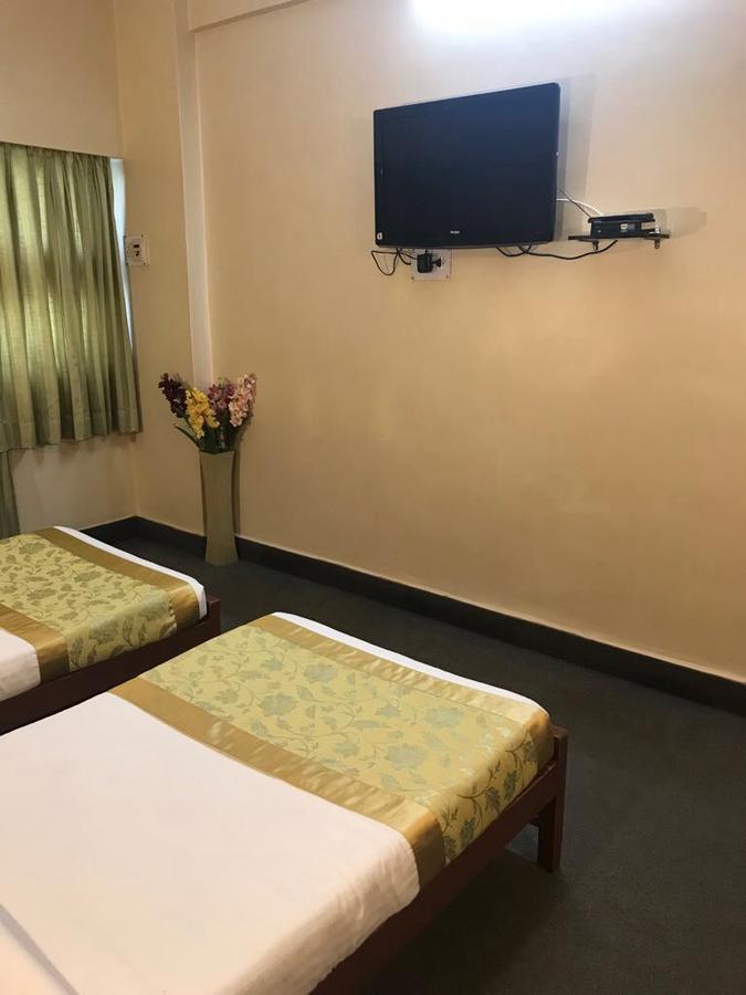 Hotel Swaroop Pune Zewnętrze zdjęcie