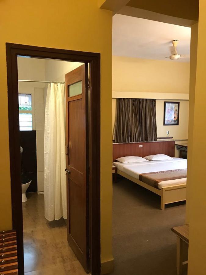 Hotel Swaroop Pune Zewnętrze zdjęcie