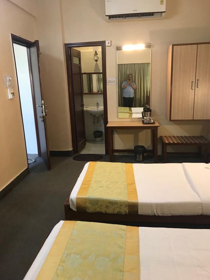 Hotel Swaroop Pune Zewnętrze zdjęcie