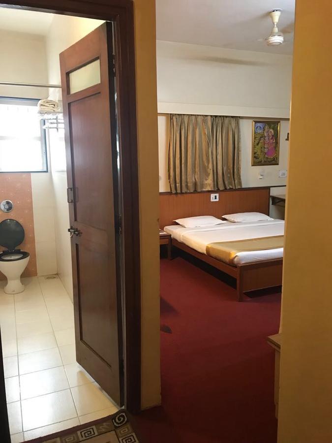 Hotel Swaroop Pune Zewnętrze zdjęcie