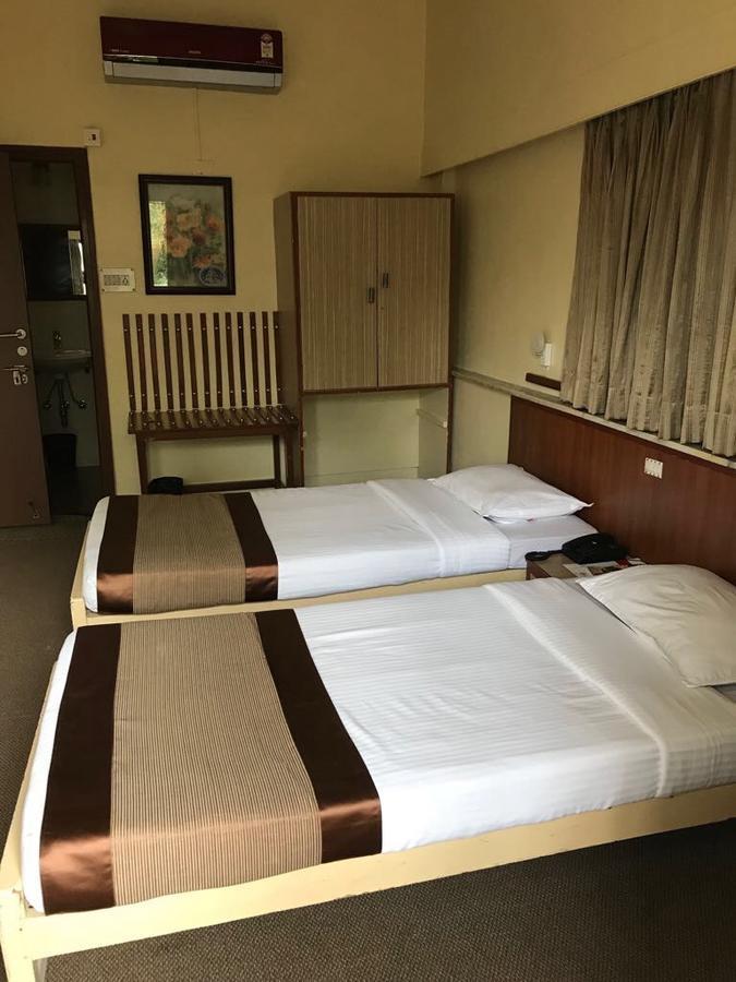 Hotel Swaroop Pune Zewnętrze zdjęcie