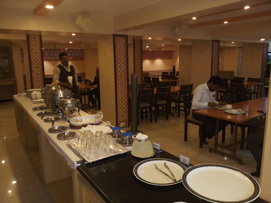 Hotel Swaroop Pune Zewnętrze zdjęcie